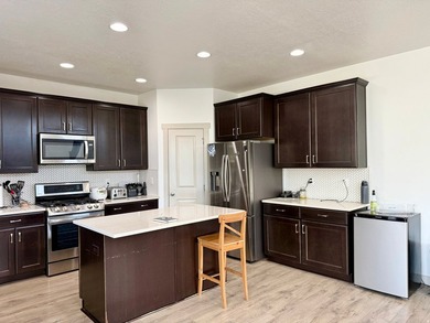 Better than new and move-in ready! Skip the wait and save - photo 6