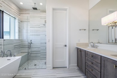 Stunning 4BD/4.5BA oceanfront villa in Melbourne Beach, offered - photo 11