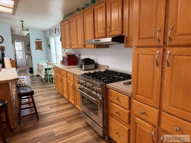 Incredible home on approximately 1.19 acres with beautifully - photo 13