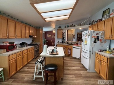 Incredible home on approximately 1.19 acres with beautifully - photo 16