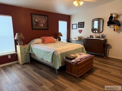 Incredible home on approximately 1.19 acres with beautifully - photo 25