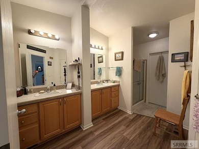 Incredible home on approximately 1.19 acres with beautifully - photo 27