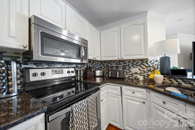 Beautiful 3 Bedroom, 2 Bath Condo at the Moorings!!! Fantastic - photo 9