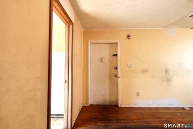 Endless possibilities in this 3 room 1 Bed condo located in East - photo 13