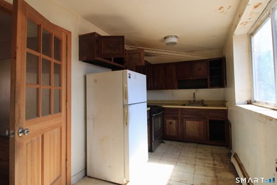 Endless possibilities in this 3 room 1 Bed condo located in East - photo 14