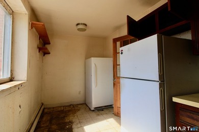 Endless possibilities in this 3 room 1 Bed condo located in East - photo 15