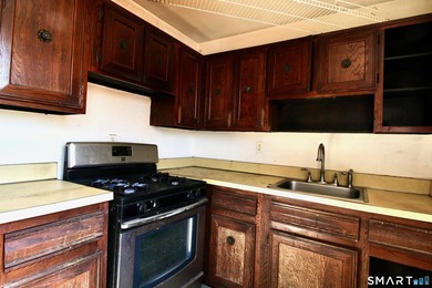 Endless possibilities in this 3 room 1 Bed condo located in East - photo 16