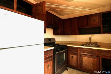 Endless possibilities in this 3 room 1 Bed condo located in East - photo 17