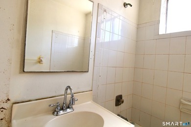 Endless possibilities in this 3 room 1 Bed condo located in East - photo 20