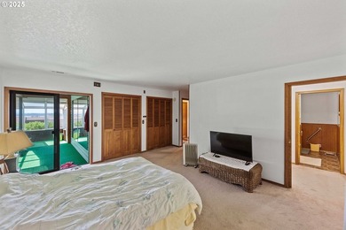 Stunning Custom Home with Panoramic Bay and Ocean Views - Dual - photo 20