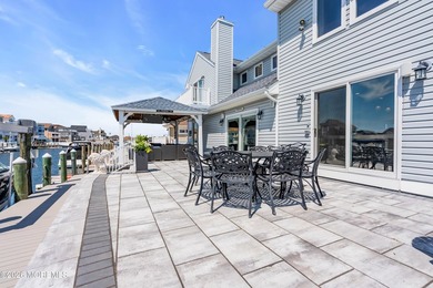 Welcome to 26 Jib Court, a spectacular waterfront retreat tucked - photo 44