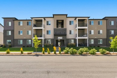 Beautiful Edge condo featuring 9-foot ceilings, ample storage - photo 2