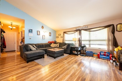 Conveniently located next to Willow Pond Golf Course with quick - photo 4