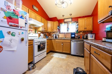 Conveniently located next to Willow Pond Golf Course with quick - photo 5