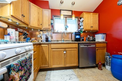 Conveniently located next to Willow Pond Golf Course with quick - photo 6