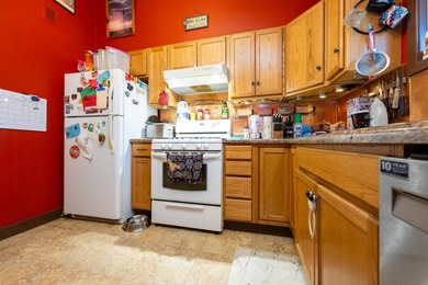 Conveniently located next to Willow Pond Golf Course with quick - photo 8
