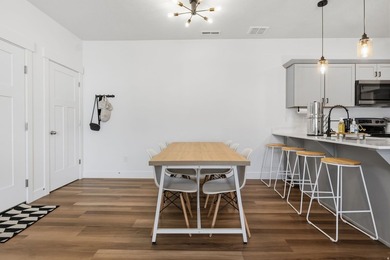 Beautiful Edge condo featuring 9-foot ceilings, ample storage - photo 8