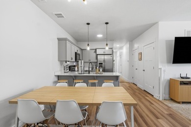 Beautiful Edge condo featuring 9-foot ceilings, ample storage - photo 9