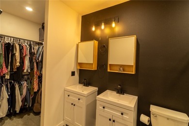 Beautiful 2,800 sq. ft. home plus a 2,400 sq. ft. shop on 6.10 - photo 15