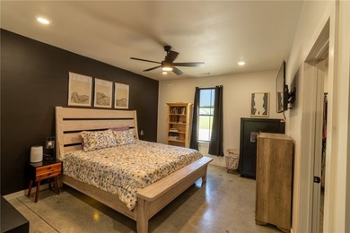Beautiful 2,800 sq. ft. home plus a 2,400 sq. ft. shop on 6.10 - photo 16