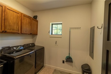 Beautiful 2,800 sq. ft. home plus a 2,400 sq. ft. shop on 6.10 - photo 24