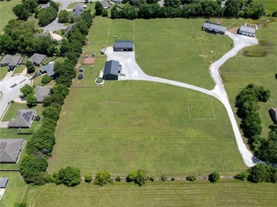 Beautiful 2,800 sq. ft. home plus a 2,400 sq. ft. shop on 6.10 - photo 37