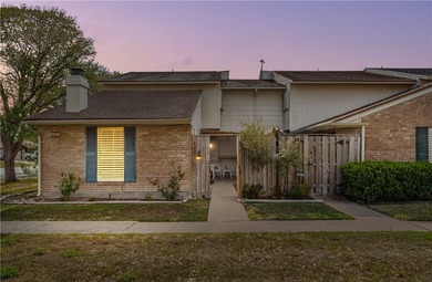 Welcome to this beautifully remodeled corner-unit townhouse - photo 1