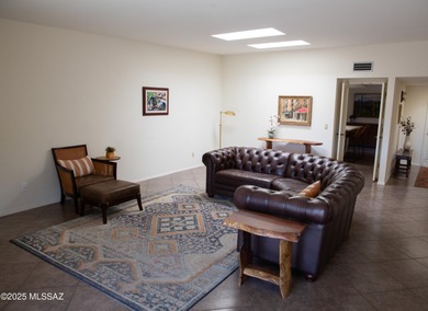 Fairfield townhome in a great Foothills location near dining