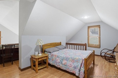 Discover a revitalized lakefront getaway situated at the 61.5 - photo 18