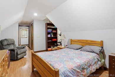 Discover a revitalized lakefront getaway situated at the 61.5 - photo 19