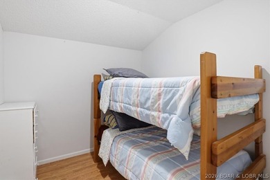 Discover a revitalized lakefront getaway situated at the 61.5 - photo 31