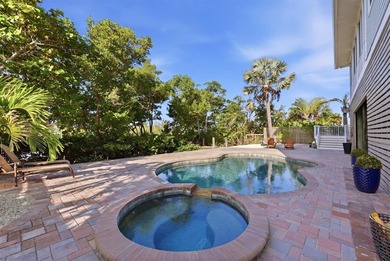 Old Florida coastal charm meets laid-back island living in this - photo 45