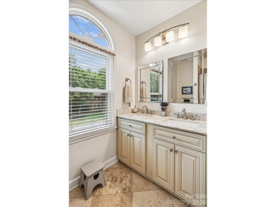Beautiful full brick home in the desirable Berkeley community - photo 31