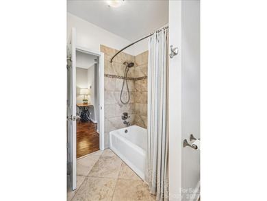 Beautiful full brick home in the desirable Berkeley community - photo 32