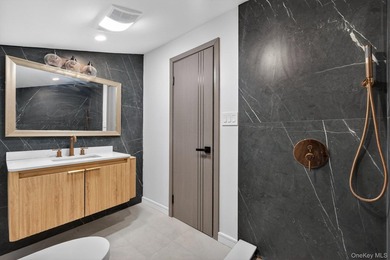 Space, style & modern luxury come together at 52 28th Avenue. A - photo 8