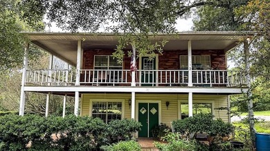 Circle R Lakes Home For Sale in Palestine Texas