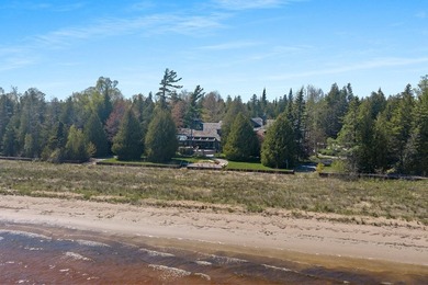 Beyond a private gated entrance lies an extraordinary waterfront - photo 12