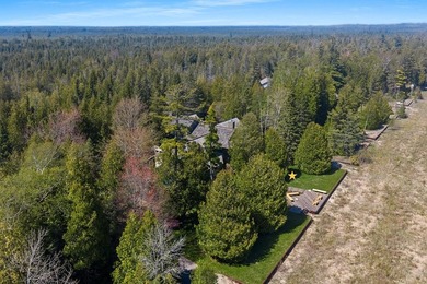 Beyond a private gated entrance lies an extraordinary waterfront - photo 13