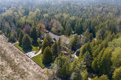 Beyond a private gated entrance lies an extraordinary waterfront - photo 14