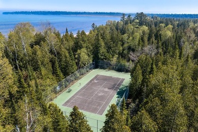 Beyond a private gated entrance lies an extraordinary waterfront - photo 19