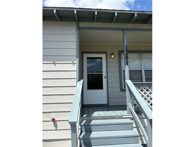 Darling home with stunning hardwood floors, great size rooms - photo 2