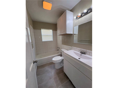Darling home with stunning hardwood floors, great size rooms - photo 5