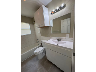 Darling home with stunning hardwood floors, great size rooms - photo 9