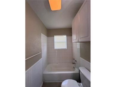 Darling home with stunning hardwood floors, great size rooms - photo 10