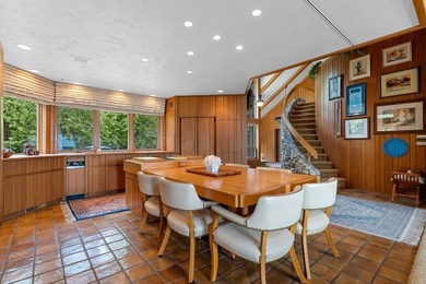 Beyond a private gated entrance lies an extraordinary waterfront - photo 44