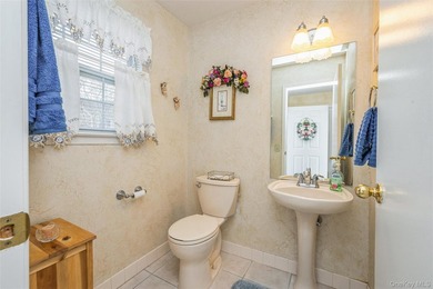 Welcome to The Lakes, a private gated community offering - photo 6
