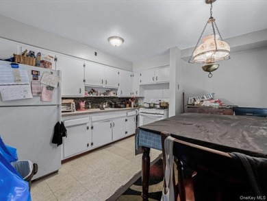 Large Brick 2-family in Pelham Bay. 2BR/1BA over 2BR/1BA over - photo 2