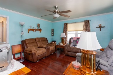 Lovingly maintained and full of warmth! This inviting home - photo 5