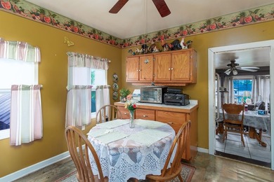 Lovingly maintained and full of warmth! This inviting home - photo 10