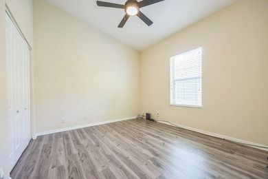 Welcome to this well-proportioned single-family residence - photo 14